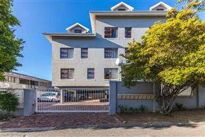 Ground Floor 2-Bedroom Apartment in Secure Mowbray Complex