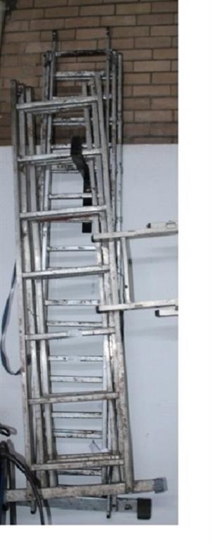 9 METER PUSH UP STEP LADDER (S067806F)