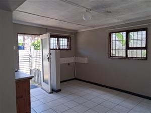 Spacious 1-Bed Garden Flat for a Single Professional , no parking on site