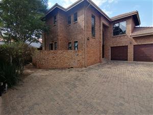 House For Sale in Rooihuiskraal North