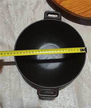 Cast iron wok 24cm for sale