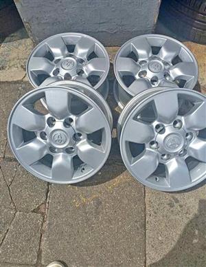 Set of original 15 inch Toyota rims 6holes for sell 