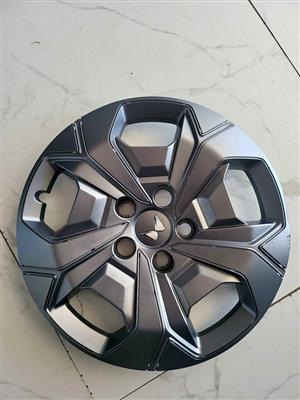 Mahindra XUV 3XO wheel cap for sale.