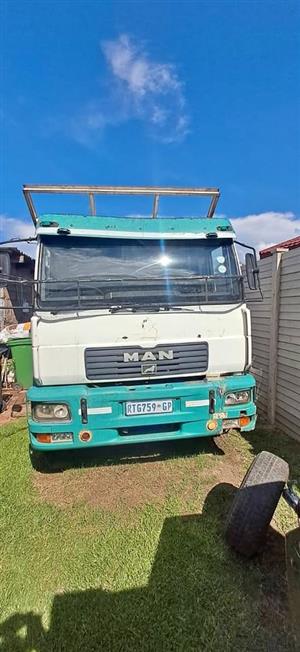 2005 MAN M2000 tag axle
