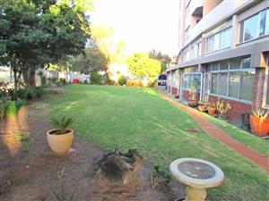 PAROW NORTH. VERY NEAT WELL SORTED SECURE 2BED / 1.5BATH GROUND FLOOR FLAT,  COMPLEX WITH A GARAGE