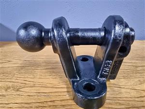 Tow Hitch with removable 50mm ball.