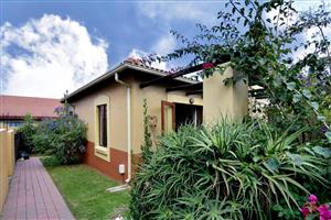 Townhouse Rental Monthly in Douglasdale
