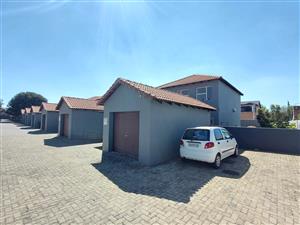 Magnificent cluster with swimming pool in the heart of New Redruth