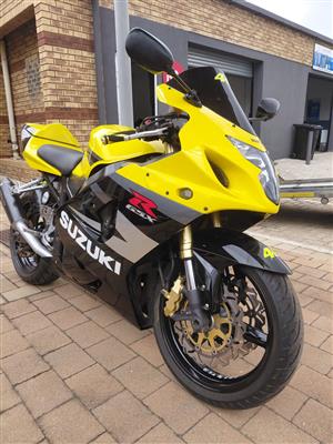 SUZUKI GSXR 750