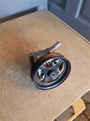 LAND ROVER OR JAGUAR POWER STEERING PUMP FORSALE