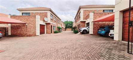 Townhouse For Sale in Alberton