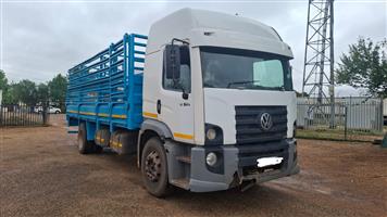 USED 2008 VOLKSWAGEN CONSTELLATION 17.250 CATTLE BODY TRUCK FOR SALE 
