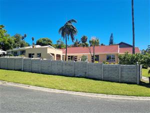 House For Sale in Beacon Bay