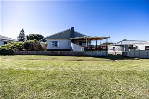 Coastal Gem on the Village Green – Kidd’s Beach