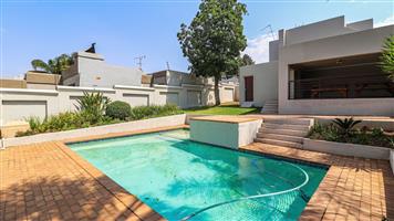 Charming Apartment in Paulshof - Overseeing the nature and skyline of Sandton