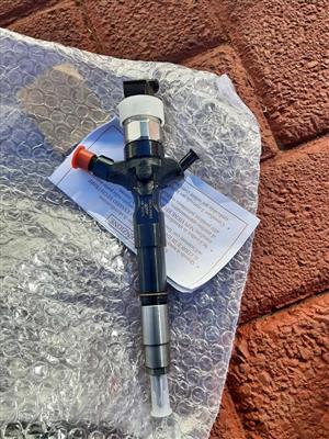 TOYOTA HILUX D4D ORIGINAL DIESEL INJECTORS.  BRAND NEW. FOR VARIOUS OTHER CARS TOO.