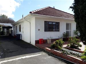 Large room available in Rondebosch home