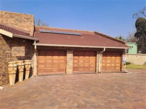 IMMACULATE, MODERN AND BEAUTIFUL HOME IN THREE RIVERS EAST...