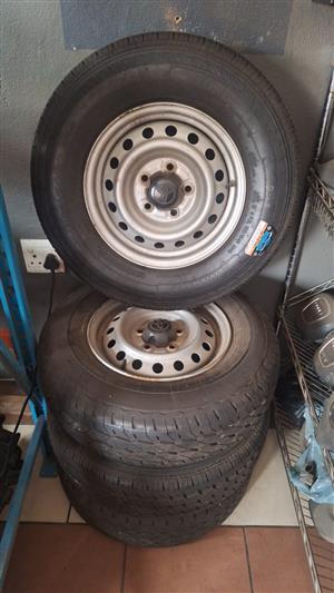 Toyota steel rims and tyres 195R14C Set 8500 tyres New