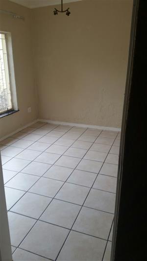 Room to rent in Houghton Estate