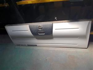 Nissan Hardbody D/Cab Tailgate