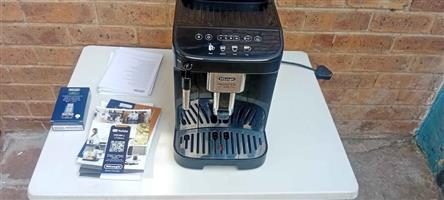 Delonghi Magnifica evo coffee macine