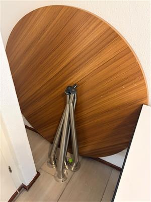 Round Meeting Table –  Compact round meeting table. Perfect for small meet