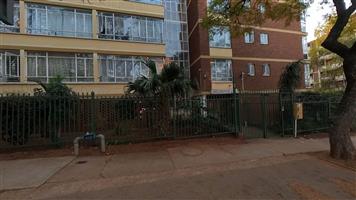 Two bedroom flat for sale in Muckleneuk, perfect for first-time buyers or investors!