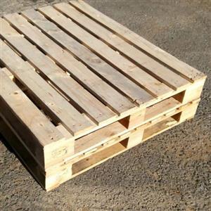 WE BUY AND SELL WOODEN PALLETS