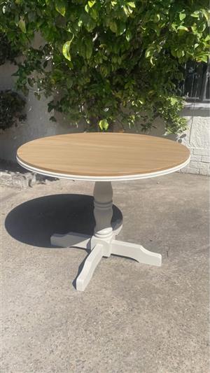 Dining room table/kitchen table/entrance table refurbished by Dragonfly Furnishings. H74cm x W1m.