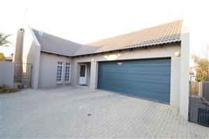 House For Sale in Thatchfield Estate