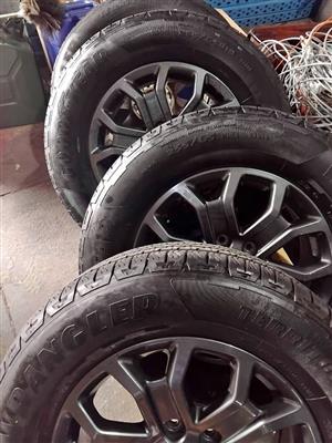 255/65R18 rims and tyres