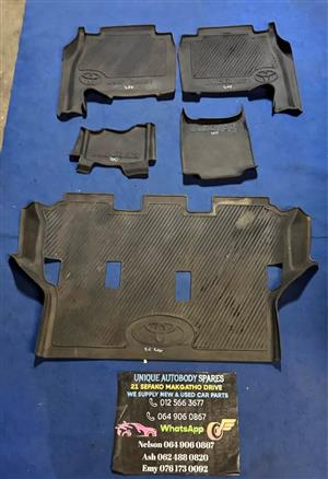 Toyota Land Cruiser floor Mat Set