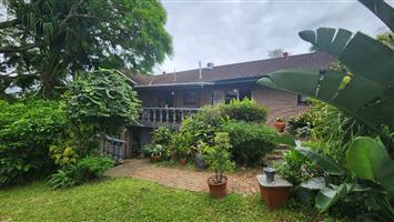 4 Bedroom house with 2 bedroom flat and 1 bachelor pad