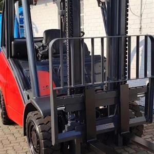  
Linde 4 ton Diesel Fork Lift. 
R190k. Neg
