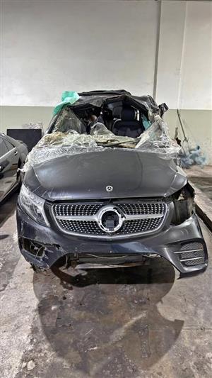 2021 Mercedes-Benz v300 d breaking for spares