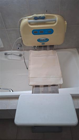 AquaLift bathlift