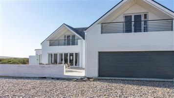 House For Sale in Grotto Bay