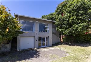 Three Bedroom Home in Kleinemonde, Eastern Cape