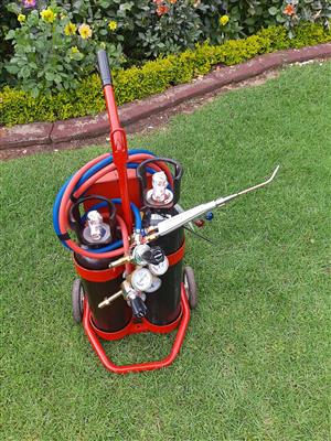 Porta Pack like new has gas, complete set.