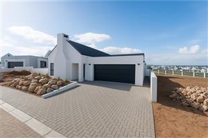 Modern Family Living by the Coast – Spacious, Stylish & Ready to Impress