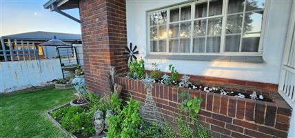 Perfect starter home with potential for a flatlet in SW 1