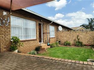 Townhouse For Sale in Noordheuwel
