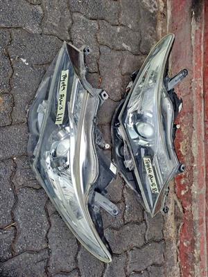 Toyota Auris headlights both side