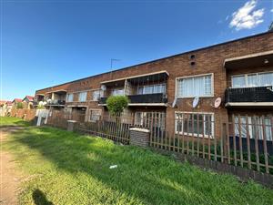 2 Bedroom upstairs apartment in Boksburg, Cason