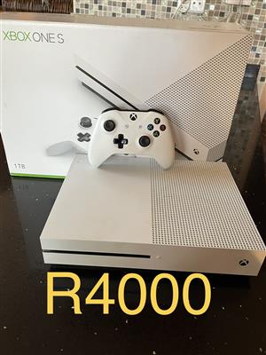 Xbox one s 1TB with controller