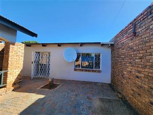 2 Bedroom Cottage to Rent in Pretoria North