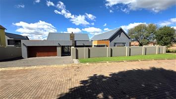 House For Sale in Leloko