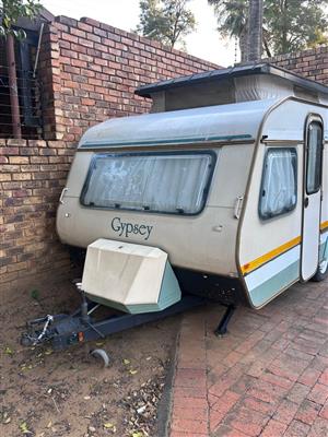 1986 Gypsey Caravette 6 Caravan