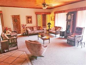 VERY SPACIOUS 5 BEDROOM FAMILYHOME FOR SALE IN WONDERBOOM
